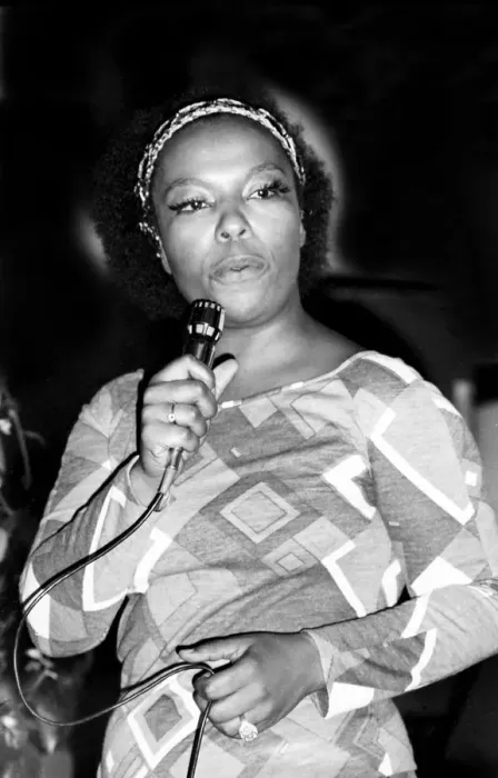 Framed Print : Roberta Flack, Ronnie Scotts, Soho, London, 1972. Artist: Brian O Connor Framed Print : Roberta Flack, Ronnie Scotts, Soho, London, 1972. Artist: Brian O Connor