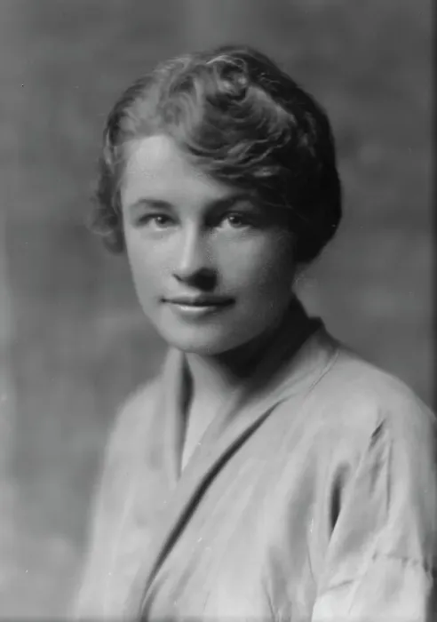 Framed Print : Robinson, Thomas L. Mrs. portrait photograph, 1914 June 22. Creator: Arnold Genthe Framed Print : Robinson, Thomas L. Mrs. portrait photograph, 1914 June 22. Creator: Arnold Genthe