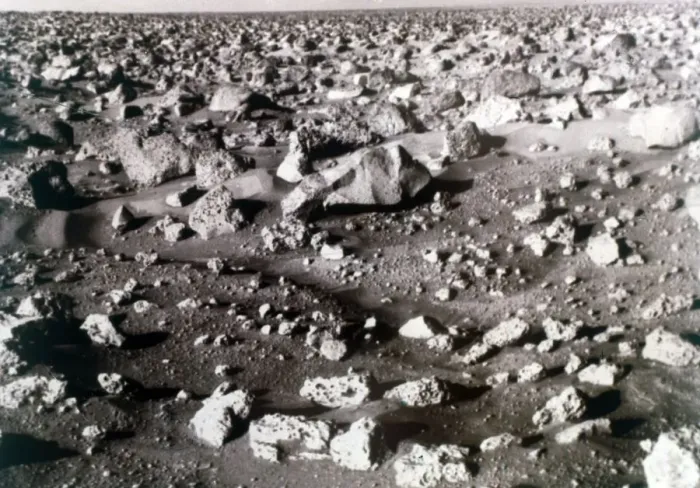 Framed Print : Rock-strewn Martian surface, Viking Lander mission, 1970s. Creator: NASA Framed Print : Rock-strewn Martian surface, Viking Lander mission, 1970s. Creator: NASA