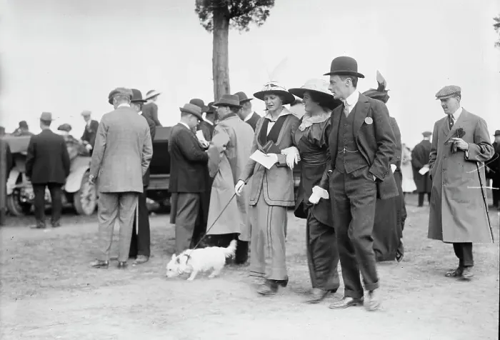 Framed Print : Rockaway hunt club meet, between c1910 and c1915. Creator: Bain News Service Framed Print : Rockaway hunt club meet, between c1910 and c1915. Creator: Bain News Service