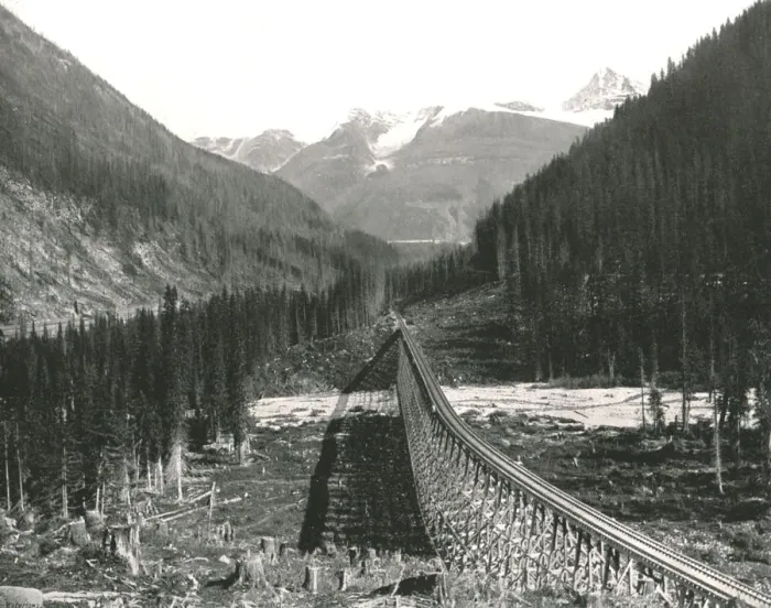 Framed Print : The Rockies: Loop showing four tracks, 1895. Creator: William Notman & Son Framed Print : The Rockies: Loop showing four tracks, 1895. Creator: William Notman & Son