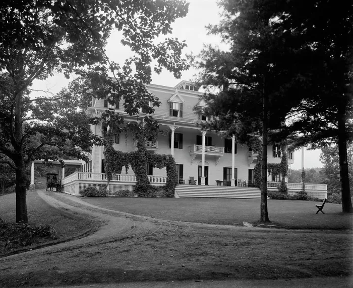 Framed Print : Rogers Rock Hotel, Lake George, N.Y. between 1900 and 1905. Creator: Unknown Framed Print : Rogers Rock Hotel, Lake George, N.Y. between 1900 and 1905. Creator: Unknown