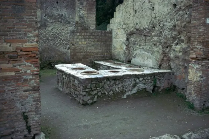 Framed Print : Roman food-shop in Herculaneum, 1st century Framed Print : Roman food-shop in Herculaneum, 1st century