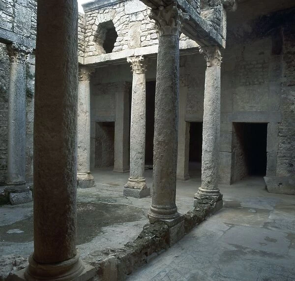 Roman house built below ground level, 2nd century BC