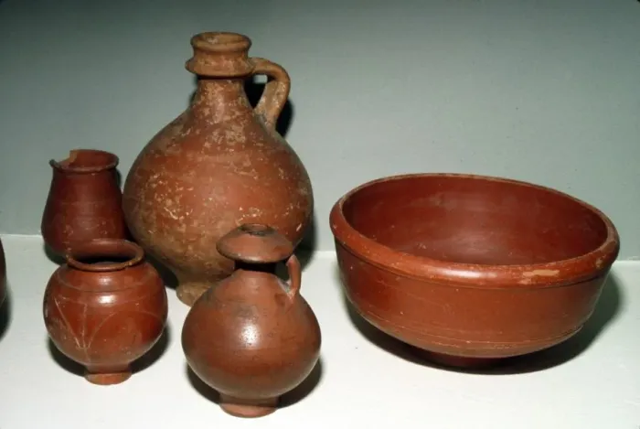 Framed Print : Roman pots from Reins, Terra Sigillata, France, 4th century Framed Print : Roman pots from Reins, Terra Sigillata, France, 4th century