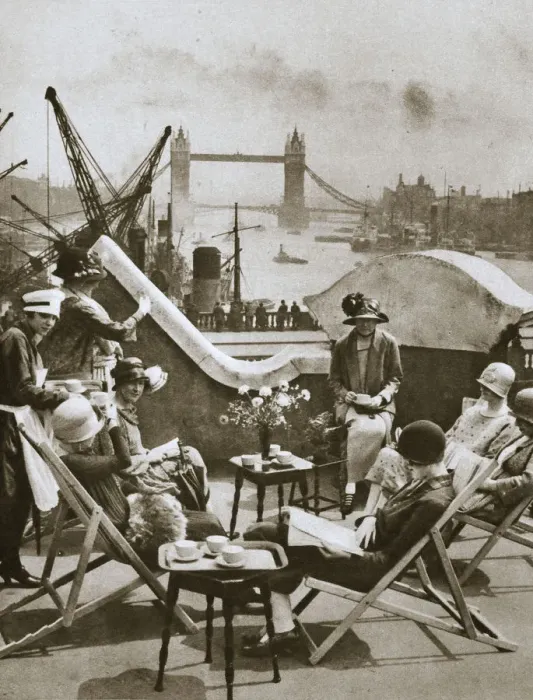 Framed Print : Roof garden of the Langbourne Club for City women, Fishmonger Hall Street, London, c1920s(?) Framed Print : Roof garden of the Langbourne Club for City women, Fishmonger Hall Street, London, c1920s(?)