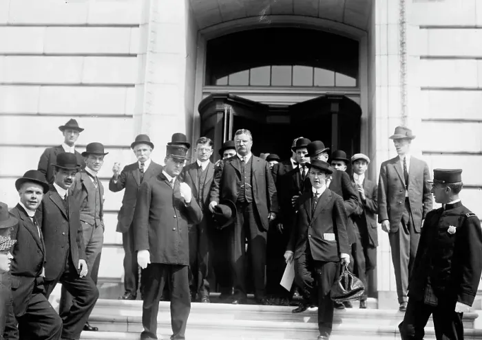 Framed Print : Roosevelt leaving Capitol, 1912. Creator: Bain News Service Framed Print : Roosevelt leaving Capitol, 1912. Creator: Bain News Service