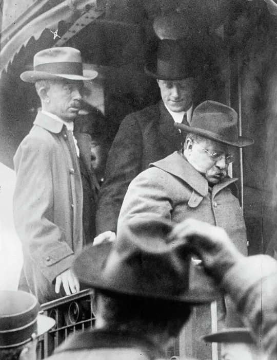 Framed Print : Roosevelt reaches Oyster Bay, 1912. Creator: Bain News Service Framed Print : Roosevelt reaches Oyster Bay, 1912. Creator: Bain News Service