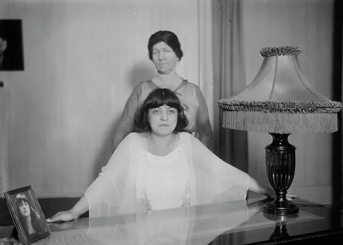 Framed Print : Rosa Ponselle & Anna Ryan, between c1915 and c1920. Creator: Bain News Service Framed Print : Rosa Ponselle & Anna Ryan, between c1915 and c1920. Creator: Bain News Service