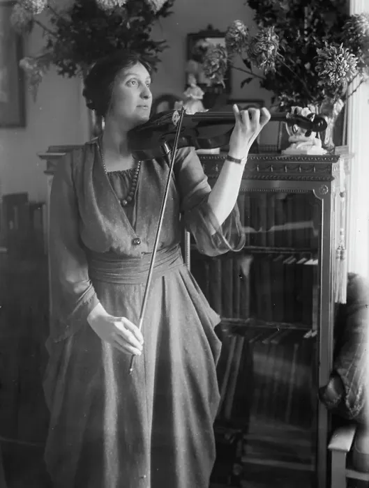 Framed Print : Rosalie Miller [playing violin], between c1915 and c1920. Creator: Bain News Service