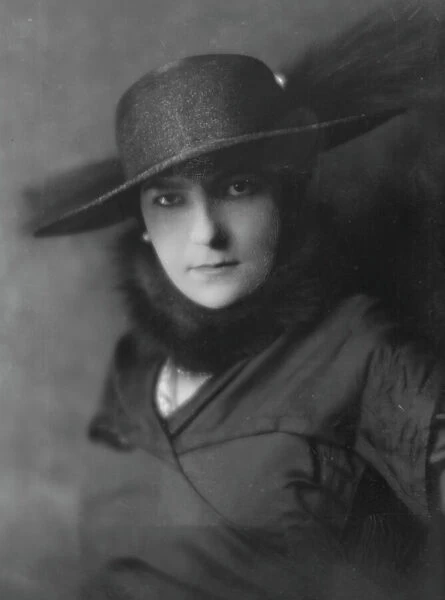 Rose, Walter, Mrs. portrait photograph, 1916 Apr. 11. Creator: Arnold Genthe