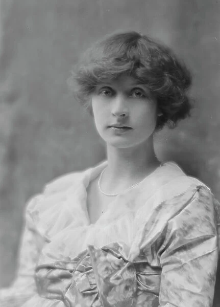 Rosen, Walter T. Mrs. portrait photograph, 1915. Creator: Arnold Genthe