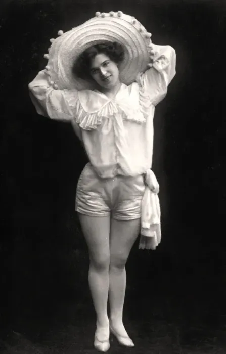 Framed Print : Rosie Begarnie, British actress, 1906 Framed Print : Rosie Begarnie, British actress, 1906
