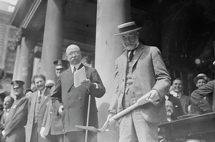 Framed Print : Ross Appleton notifies Gaynor, 1913. Creator: Bain News Service Framed Print : Ross Appleton notifies Gaynor, 1913. Creator: Bain News Service