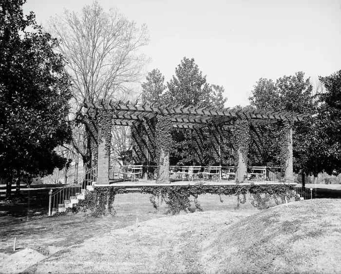 Framed Print : Rostrum, National Military Cemetery, Vicksburg, Miss. c1906. Creator: Unknown Framed Print : Rostrum, National Military Cemetery, Vicksburg, Miss. c1906. Creator: Unknown