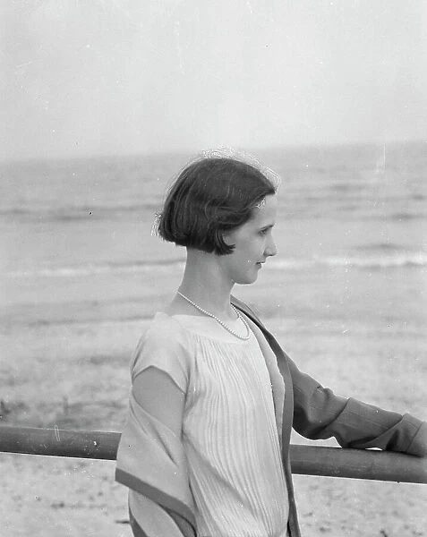 Rothbart, Anna, Miss, at the beach, between 1920 and 1935. Creator: Arnold Genthe