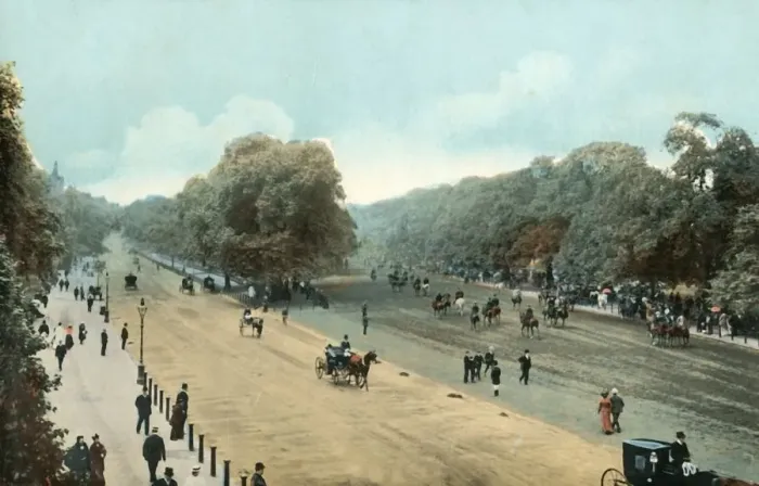 Framed Print : Rotten Row, Hyde Park, London, c1910. Creator: Unknown Framed Print : Rotten Row, Hyde Park, London, c1910. Creator: Unknown
