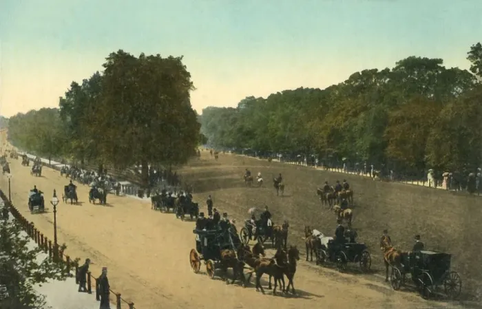 Framed Print : Rotten Row, Hyde Park, London, c1910. Creator: Unknown Framed Print : Rotten Row, Hyde Park, London, c1910. Creator: Unknown