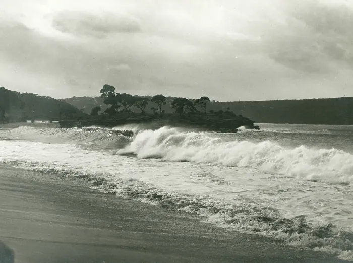 Framed Print : Rough seas at Balmoral Beach, 1960s. Creator: Unknown Framed Print : Rough seas at Balmoral Beach, 1960s. Creator: Unknown