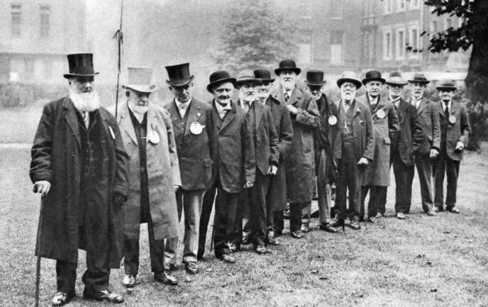Framed Print : A row of old cabbies, London, 1926-1927 Framed Print : A row of old cabbies, London, 1926-1927