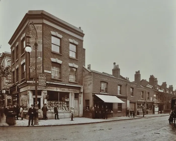 Framed Print : Row of shops in Lea Bridge Road, Hackney, London, September 1909