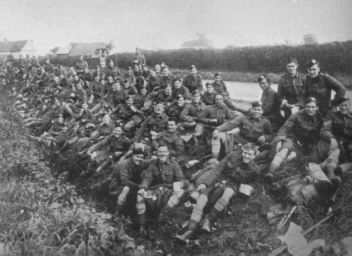Framed Print : Royal Army Medical Corps recruits take a meal in the open, 1915 Framed Print : Royal Army Medical Corps recruits take a meal in the open, 1915
