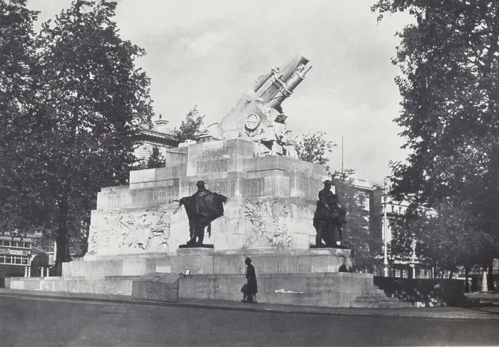 Framed Print : Royal Artillery Memorial. From the album: Photograph album - London, 1920s. Creator: Harry Moult Framed Print : Royal Artillery Memorial. From the album: Photograph album - London, 1920s. Creator: Harry Moult