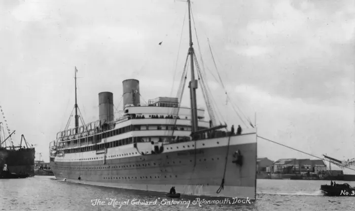 Framed Print : The Royal Edward entering Avonmouth dock, 20th century Framed Print : The Royal Edward entering Avonmouth dock, 20th century