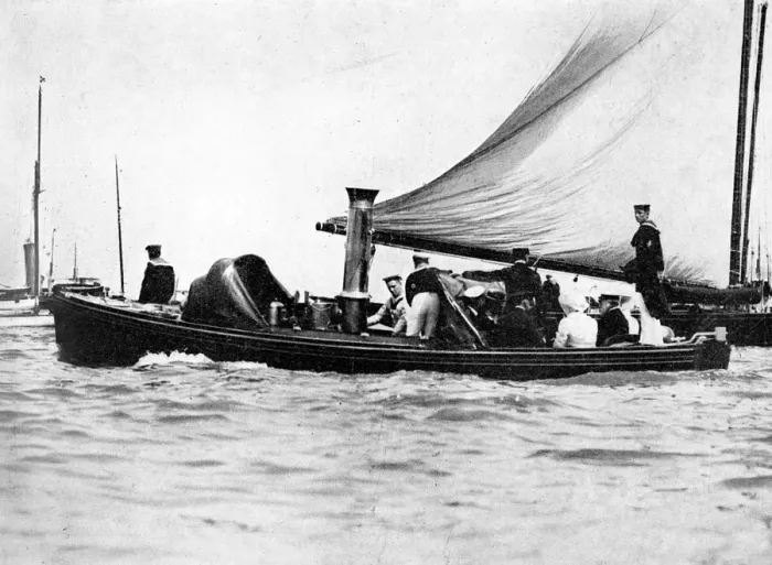 Framed Print : A Royal and Imperial Party at Cowes, 1910. Artist: Sport & General Framed Print : A Royal and Imperial Party at Cowes, 1910. Artist: Sport & General