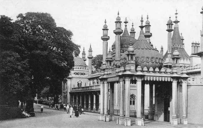 Framed Print : The Royal Pavilion, Brighton, East Sussex, early 20th century Framed Print : The Royal Pavilion, Brighton, East Sussex, early 20th century