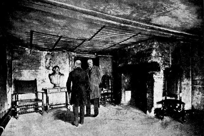 Framed Print : Royal Visit to Warwickshire: the Prince of Wales viewing the room in which Shakspere was born, 1895. Creator: George Meisenbach Framed Print : Royal Visit to Warwickshire: the Prince of Wales viewing the room in which Shakspere was born, 1895. Creator: George Meisenbach