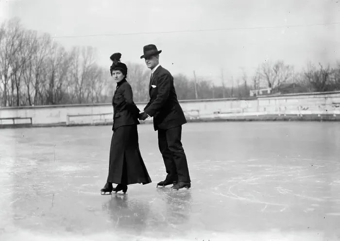 Framed Print : R.P. Hobson & wife, between c1910 and c1915. Creator: Bain News Service Framed Print : R.P. Hobson & wife, between c1910 and c1915. Creator: Bain News Service