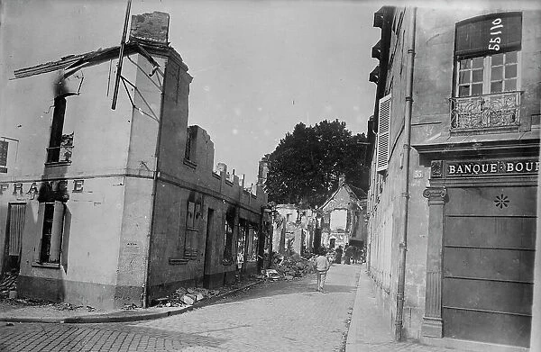 Rue Bellan [i.e., Bellon], Senlis, 1914. Creator: Bain News Service