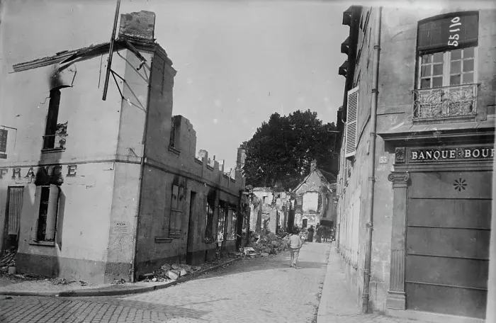 Framed Print : Rue Bellan [i.e. Bellon], Senlis, 1914. Creator: Bain News Service