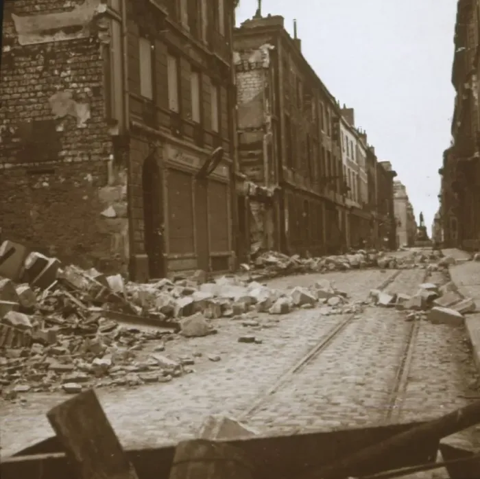Framed Print : Rue Ceres, Reims, northern France, c1914-c1918 Framed Print : Rue Ceres, Reims, northern France, c1914-c1918