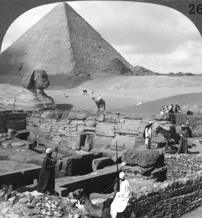 Framed Print : Ruins of the granite temple, the Sphinx and Great Pyramid, Egypt, 1905. Artist: Underwood & Underwood