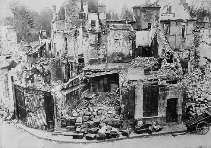 Framed Print : Ruins of Senlis, between c1915 and c1920. Creator: Bain News Service Framed Print : Ruins of Senlis, between c1915 and c1920. Creator: Bain News Service
