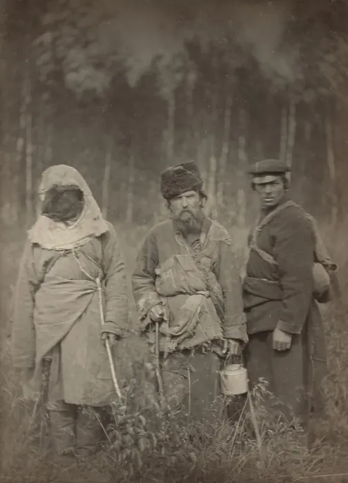 Framed Print : Runaway Siberian convicts (common criminals), between 1885 and 1886. Creator: Unknown Framed Print : Runaway Siberian convicts (common criminals), between 1885 and 1886. Creator: Unknown