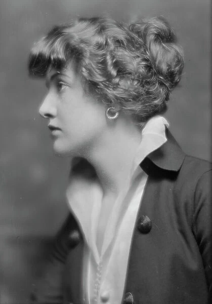 Rushmore, Vivian, Miss, portrait photograph, 1914 Apr. 23. Creator: Arnold Genthe