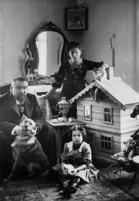 Framed Print : Russian author Alexander Kuprin at home with his family, Gatchina, Russia, early 20th century Framed Print : Russian author Alexander Kuprin at home with his family, Gatchina, Russia, early 20th century
