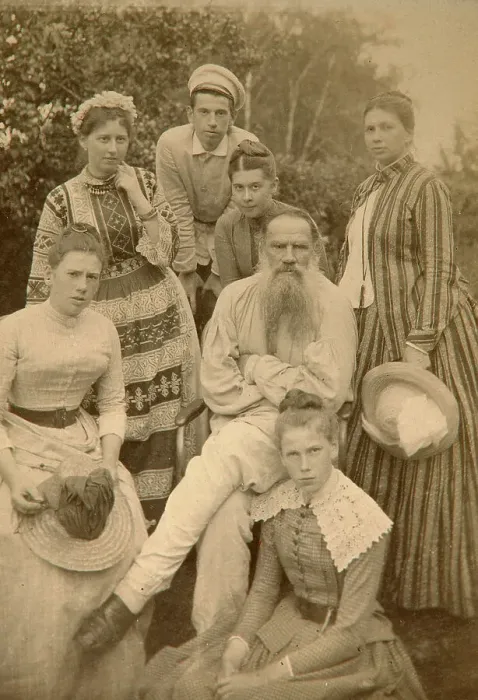 Framed Print : Russian author Leo Tolstoy with his family, Yasnaya Polyana, Russia, late 19th century(?). Artist: Semyon Abamalek-Lazarev Framed Print : Russian author Leo Tolstoy with his family, Yasnaya Polyana, Russia, late 19th century(?). Artist: Semyon Abamalek-Lazarev