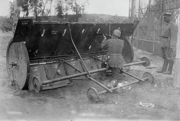 Framed Print : Russian Barricade, between c1915 and 1918. Creator: Bain News Service Framed Print : Russian Barricade, between c1915 and 1918. Creator: Bain News Service