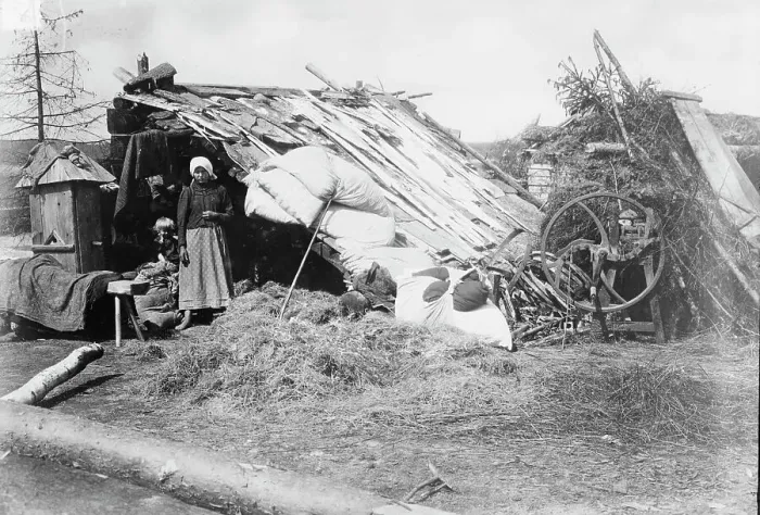 Framed Print : Russian Poles in war zone, between c1914 and c1915. Creator: Bain News Service Framed Print : Russian Poles in war zone, between c1914 and c1915. Creator: Bain News Service