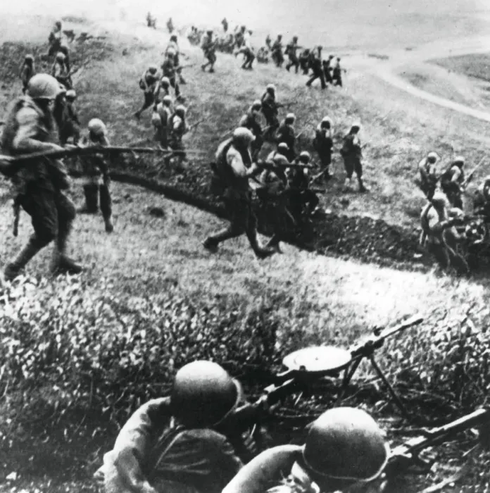 Framed Print : Russian troops on the counter-attack, Mozdok region, northern Caucasus, September 1942 Framed Print : Russian troops on the counter-attack, Mozdok region, northern Caucasus, September 1942