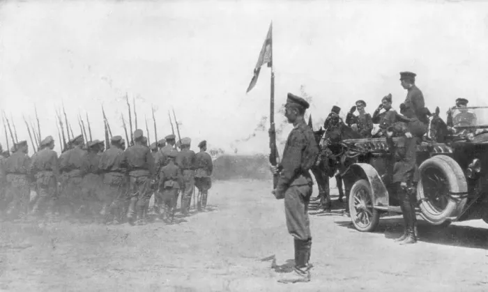 Framed Print : Russian troops parading in front of Alexander Kerensky, First World War, July 1917 Framed Print : Russian troops parading in front of Alexander Kerensky, First World War, July 1917