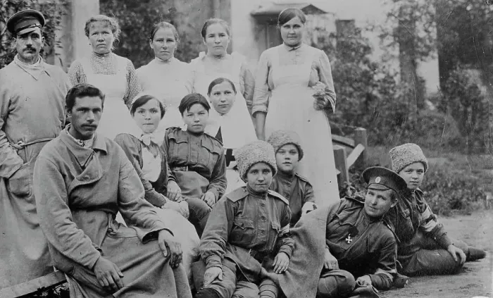 Framed Print : Russian women hospital orderlies, between c1915 and 1918. Creator: Bain News Service Framed Print : Russian women hospital orderlies, between c1915 and 1918. Creator: Bain News Service