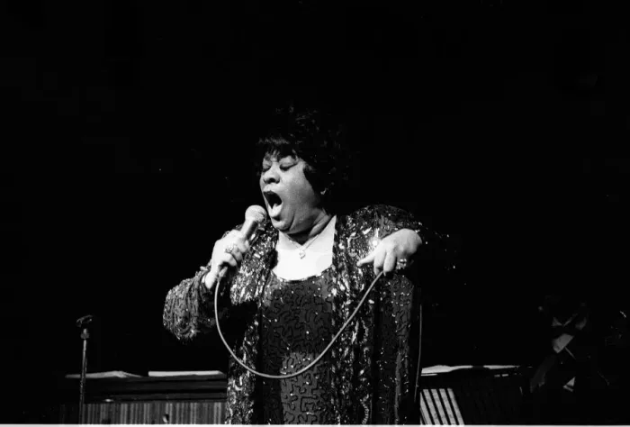 Framed Print : Ruth Brown, Ronnie Scott's, February 1994. Artist: Brian O Connor Framed Print : Ruth Brown, Ronnie Scott's, February 1994. Artist: Brian O Connor