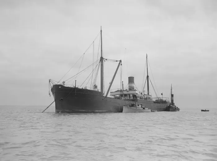 Framed Print : Sabin being shipped, 1912. Creator: Kirk & Sons of Cowes Framed Print : Sabin being shipped, 1912. Creator: Kirk & Sons of Cowes