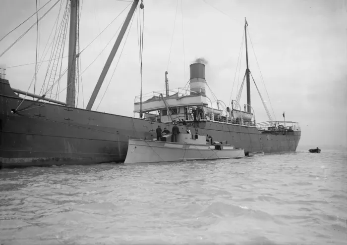 Framed Print : Sabin being shipped, 1912. Creator: Kirk & Sons of Cowes Framed Print : Sabin being shipped, 1912. Creator: Kirk & Sons of Cowes