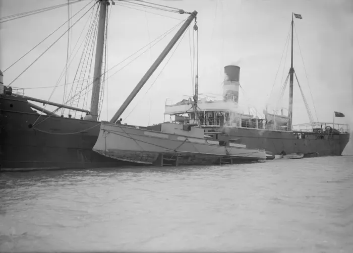 Framed Print : Sabin being shipped, 1912. Creator: Kirk & Sons of Cowes Framed Print : Sabin being shipped, 1912. Creator: Kirk & Sons of Cowes
